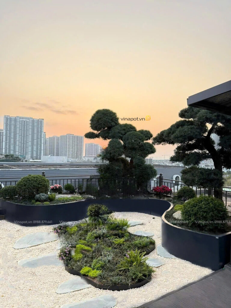 Chậu composite trên sân thượng tòa Vinhomes Ocean Park