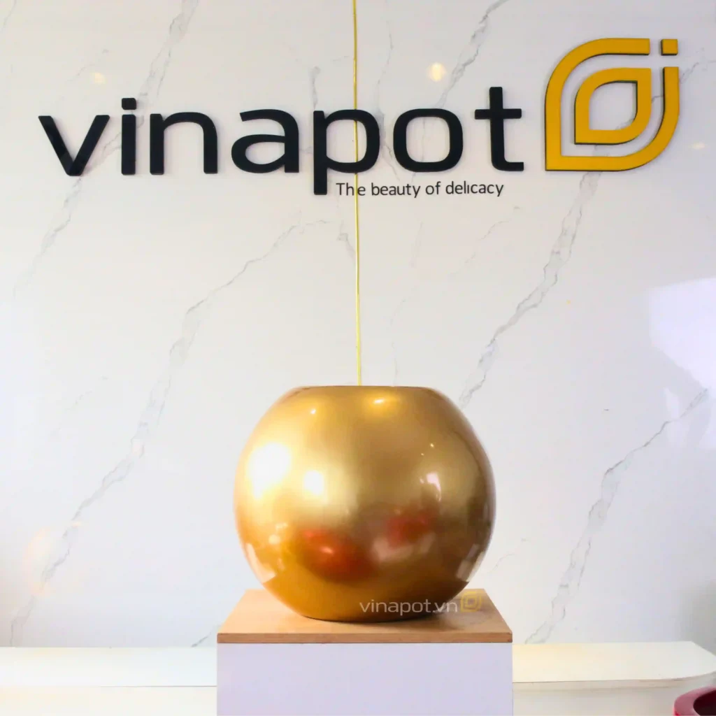 Chậu cây và đài phun nước composite cao cấp Vinapot trong BST Glow The Wealth phong cách hiện đại
