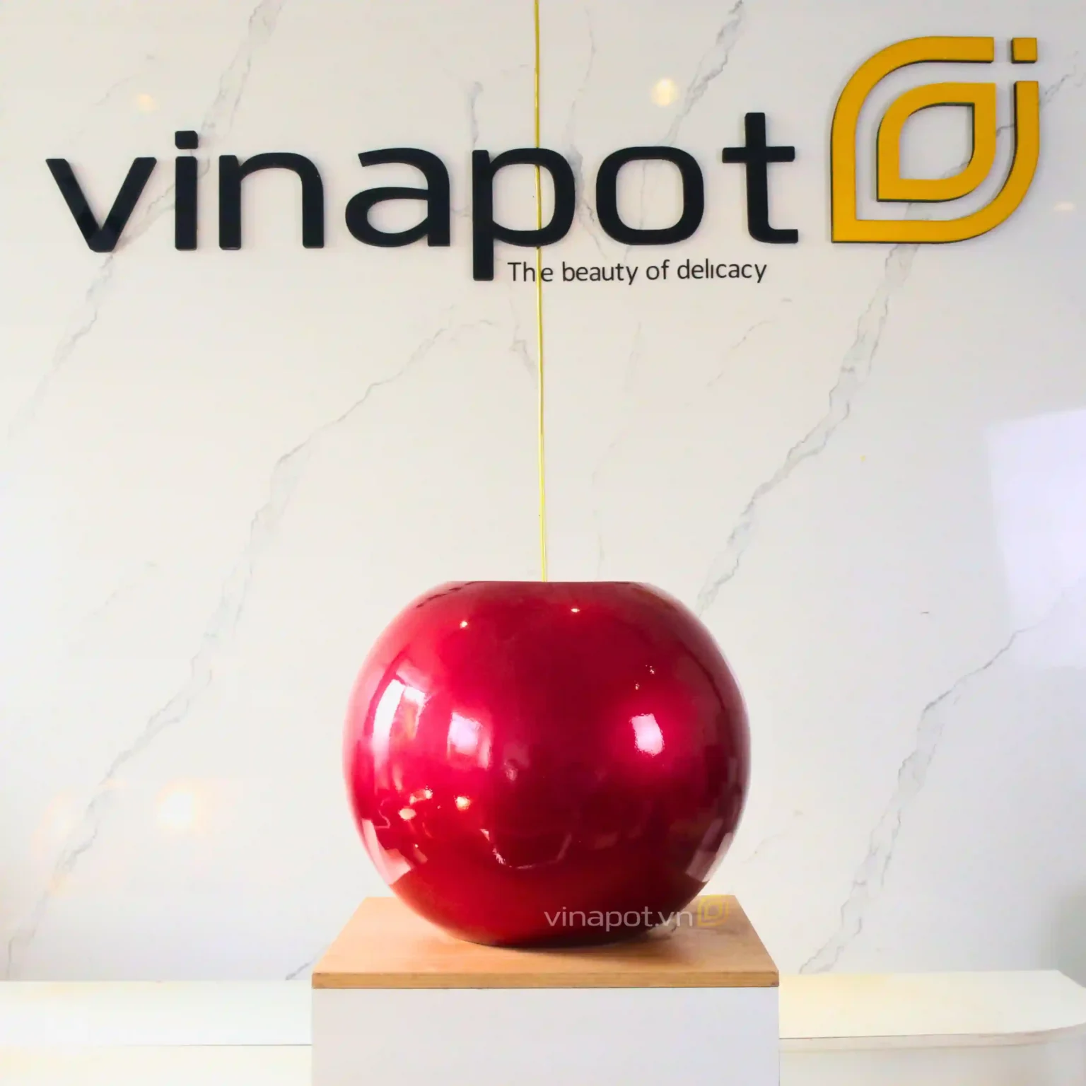 Chậu cây và đài phun nước composite cao cấp Vinapot trong BST Glow The Wealth phong cách hiện đại