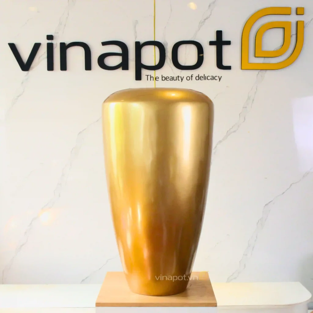 Chậu cây và đài phun nước composite cao cấp Vinapot trong BST Glow The Wealth phong cách hiện đại
