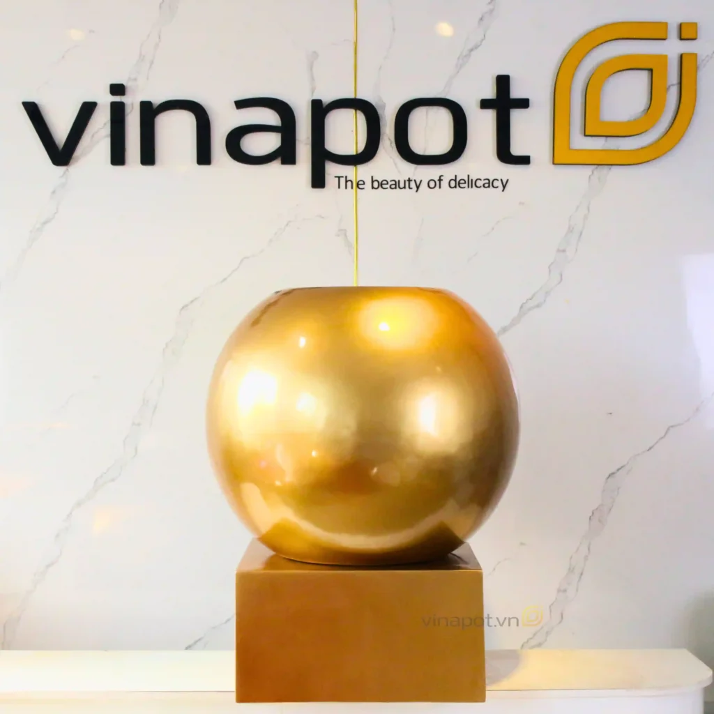 Chậu cây và đài phun nước composite cao cấp Vinapot trong BST Glow The Wealth phong cách hiện đại