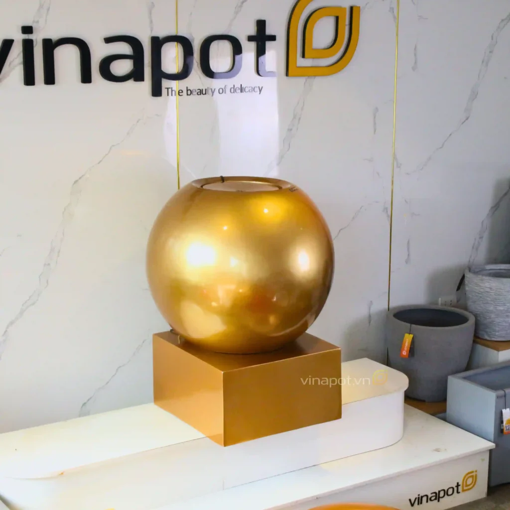 Chậu cây và đài phun nước composite cao cấp Vinapot trong BST Glow The Wealth phong cách hiện đại