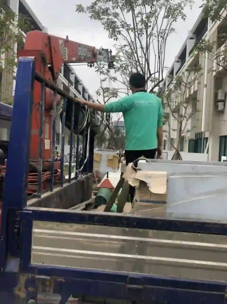 Chậu cây composite Vinapot trang trí cảnh quan khu đô thị hiện đại