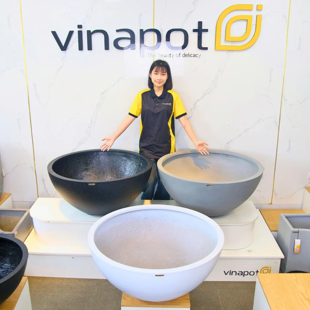 Showroom chậu cây composite cao cấp Vinapot